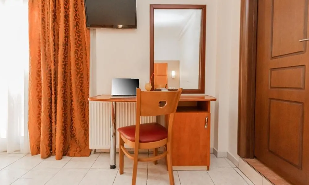 Hotel Avra Peraía 2*,